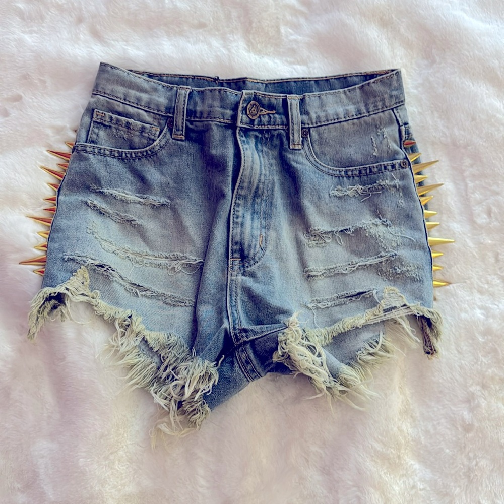 UNIF WOMEN’S SHORTS SIZE 27